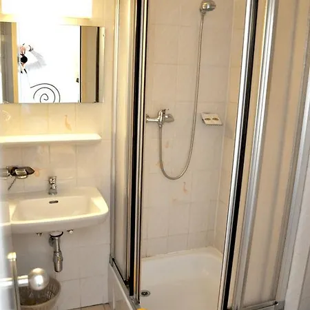 Hotel apartamentowy At 3*