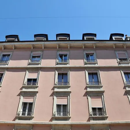 Hotel apartamentowy At 3*